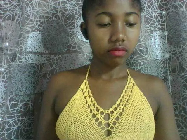 Live sex webcam photo for Annah21 #290516453