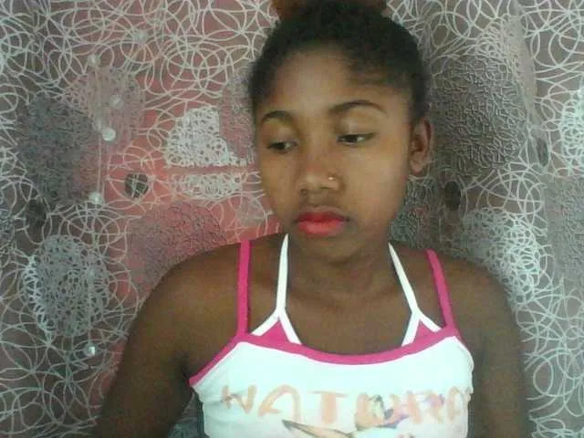 Live sex webcam photo for Annah21 #290527278