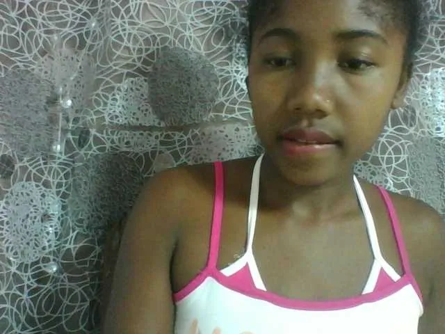 Live sex webcam photo for Annah21 #290531504