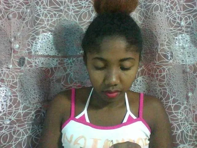 Live sex webcam photo for Annah21 #290534324