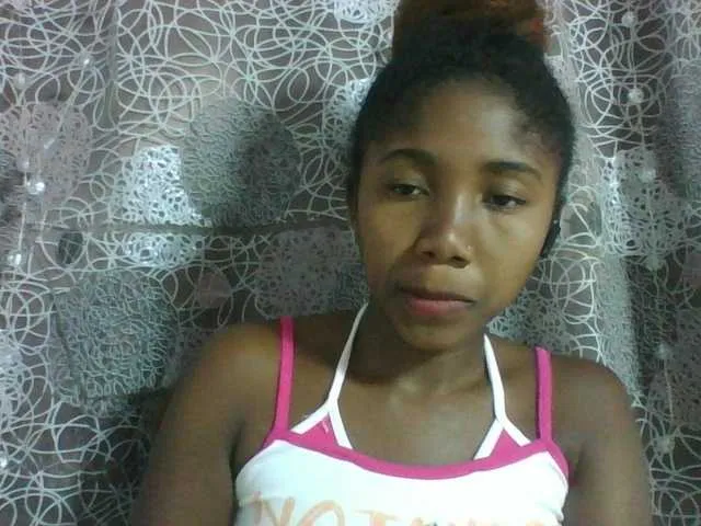 Live sex webcam photo for Annah21 #290538156