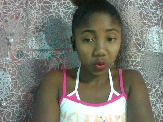 Live sex webcam photo for Annah21 #290548093