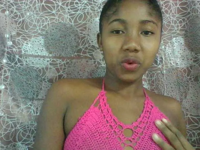 Live sex webcam photo for Annah21 #290581942