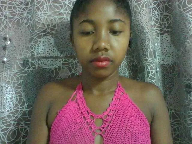 Live sex webcam photo for Annah21 #290585727