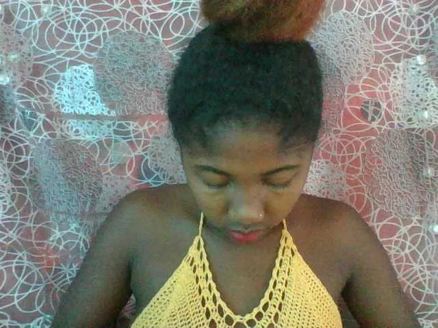 Live sex webcam photo for Annah21 #290594906