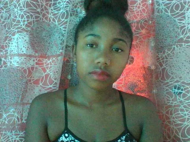 Live sex webcam photo for Annah21 #290600452