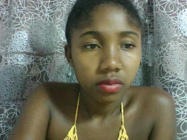Live sex webcam photo for Annah21 #290602006