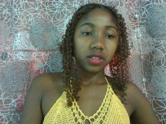 Live sex webcam photo for Annah21 #290606887