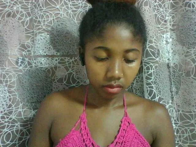 Live sex webcam photo for Annah21 #290615942