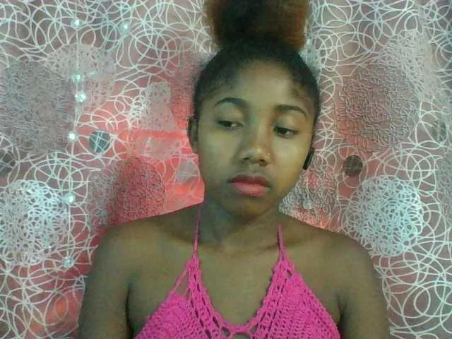 Live sex webcam photo for Annah21 #290620961
