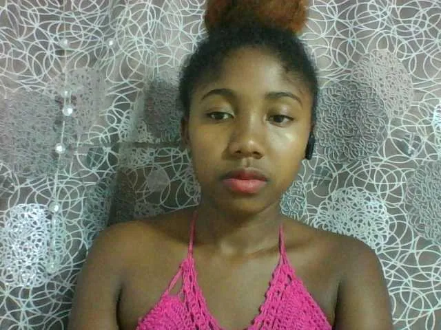 Live sex webcam photo for Annah21 #290629976