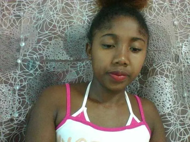 Live sex webcam photo for Annah21 #290641633