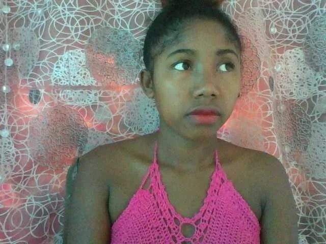 Live sex webcam photo for Annah21 #290653871