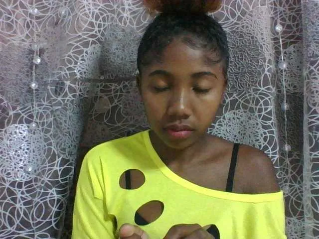 Live sex webcam photo for Annah21 #290662982