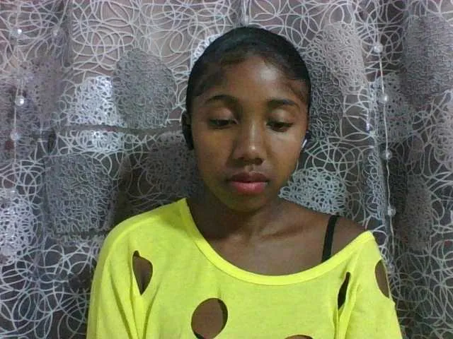 Live sex webcam photo for Annah21 #290677643