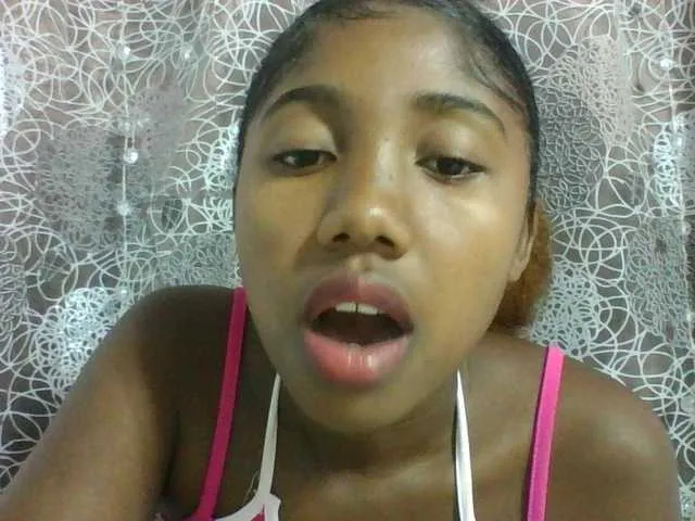 Live sex webcam photo for Annah21 #290685335