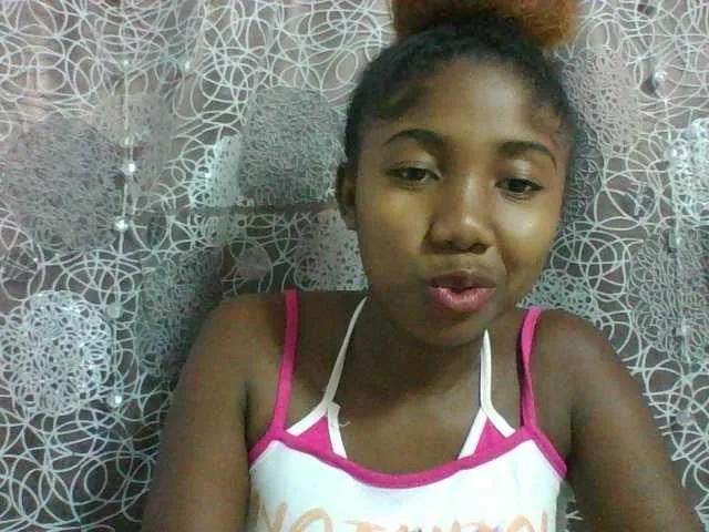 Live sex webcam photo for Annah21 #290691585