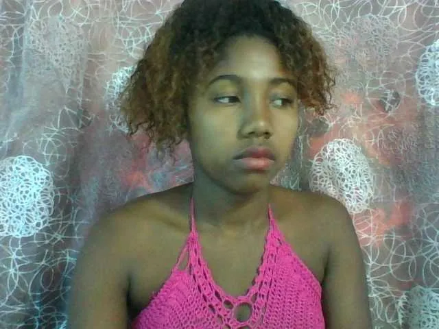 Live sex webcam photo for Annah21 #290702293