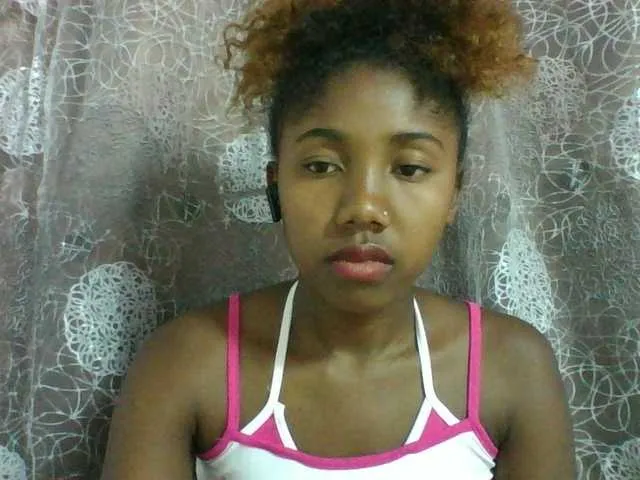 Live sex webcam photo for Annah21 #290711173