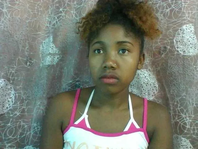 Live sex webcam photo for Annah21 #290716650