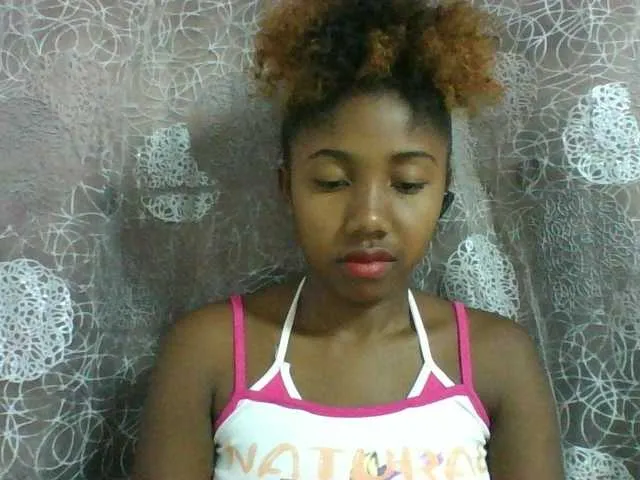 Live sex webcam photo for Annah21 #290725664