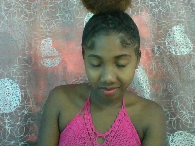 Live sex webcam photo for Annah21 #290743486