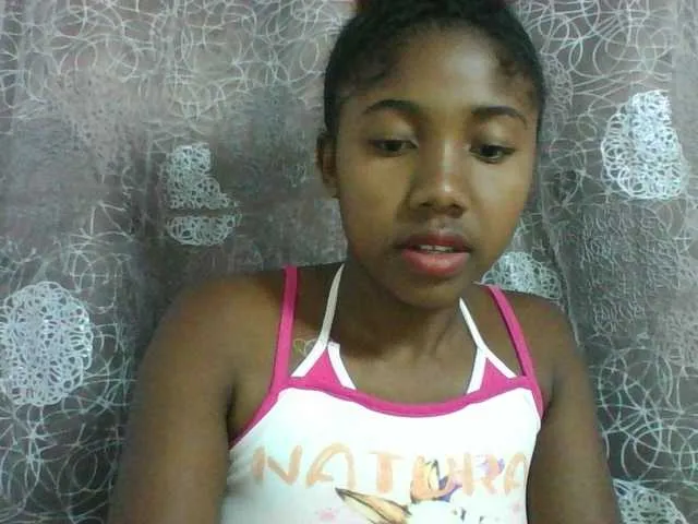 Live sex webcam photo for Annah21 #290766572