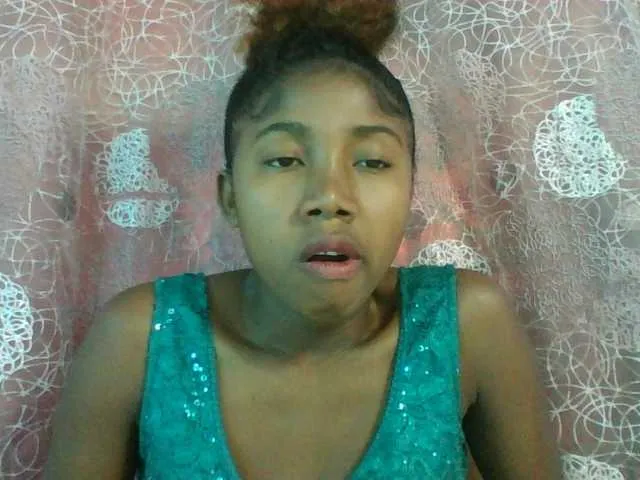 Live sex webcam photo for Annah21 #290771947