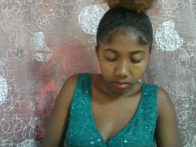 Live sex webcam photo for Annah21 #290779203