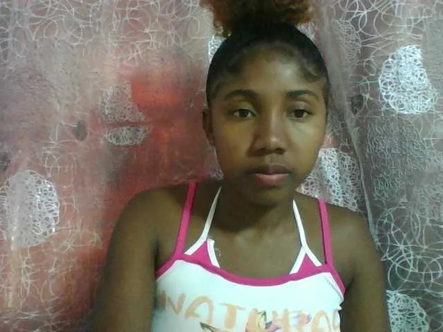 Live sex webcam photo for Annah21 #290798979