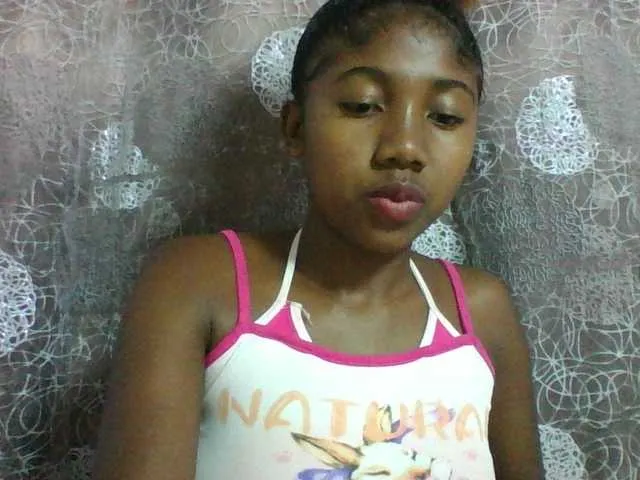 Live sex webcam photo for Annah21 #290835472
