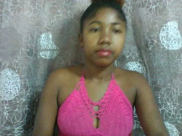 Live sex webcam photo for Annah21 #290865211