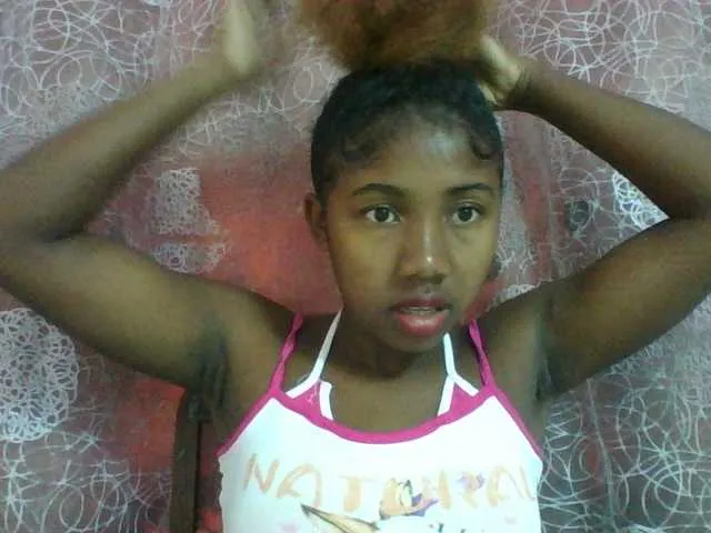 Live sex webcam photo for Annah21 #290875789