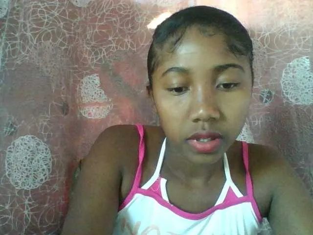Live sex webcam photo for Annah21 #290882739
