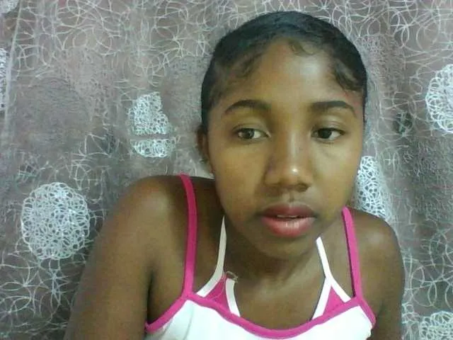 Live sex webcam photo for Annah21 #290884040