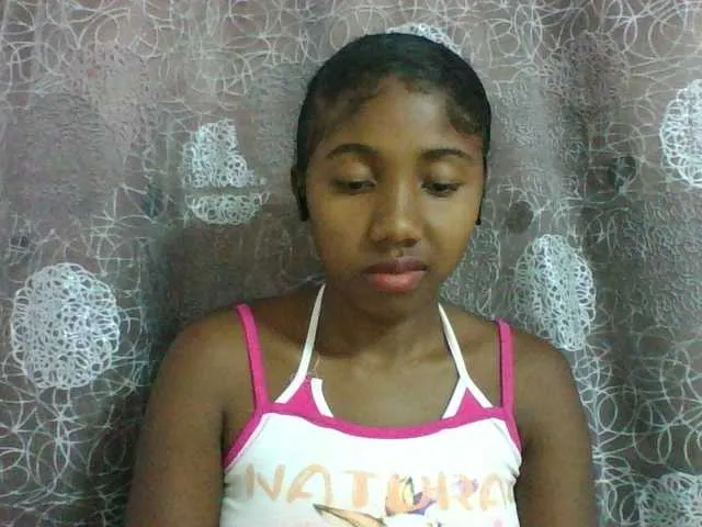 Live sex webcam photo for Annah21 #290890328