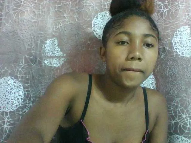 Live sex webcam photo for Annah21 #290902650