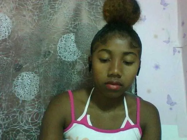 Live sex webcam photo for Annah21 #290919677