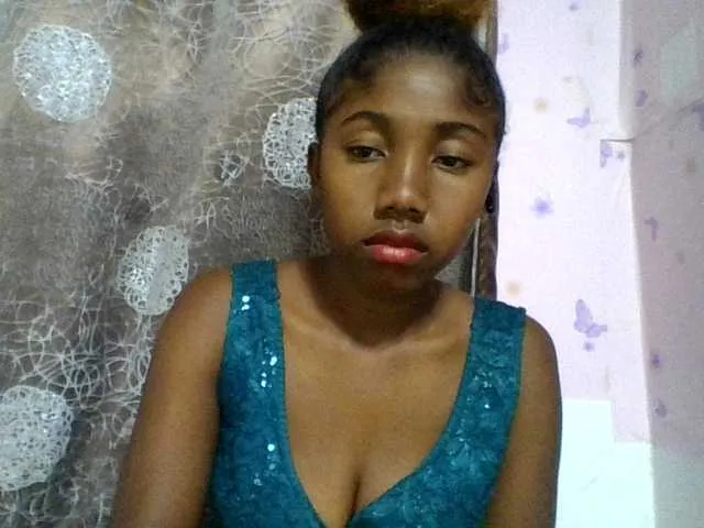 Live sex webcam photo for Annah21 #290938095