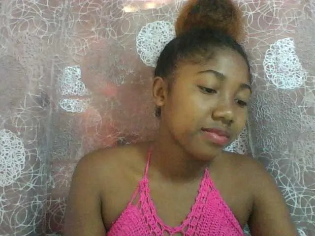 Live sex webcam photo for Annah21 #290964640