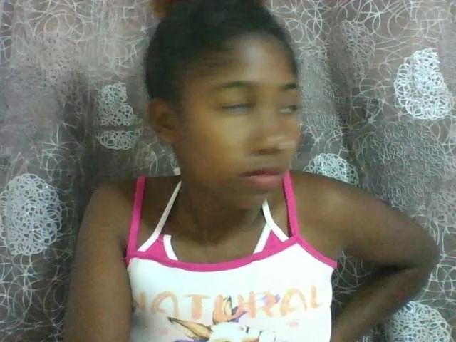 Live sex webcam photo for Annah21 #290979245