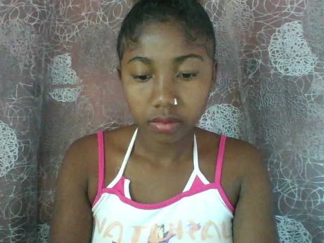 Live sex webcam photo for Annah21 #290984039