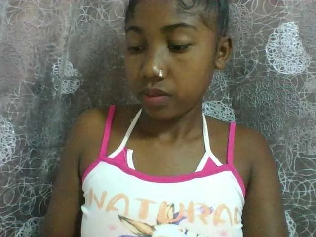 Live sex webcam photo for Annah21 #290985916