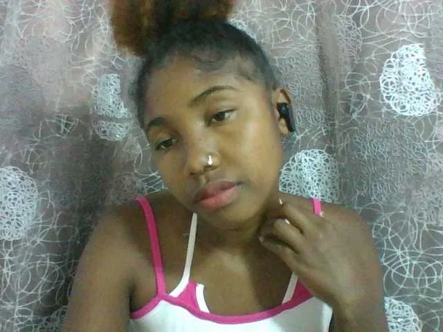 Live sex webcam photo for Annah21 #291010457