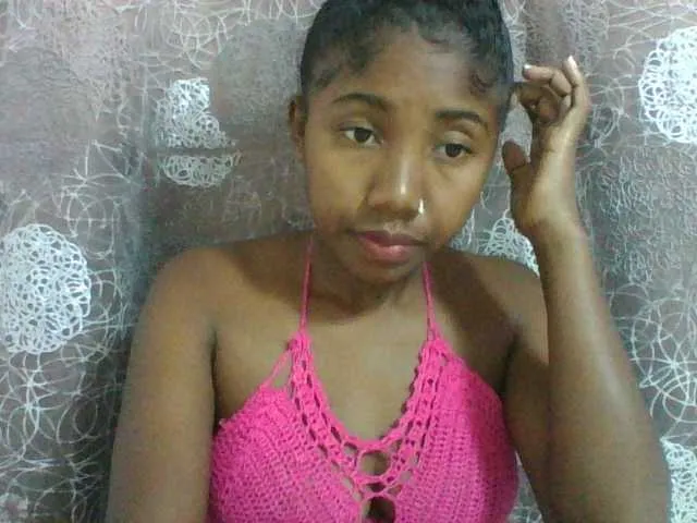 Live sex webcam photo for Annah21 #291016342