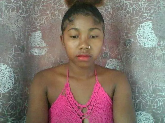 Live sex webcam photo for Annah21 #291021036
