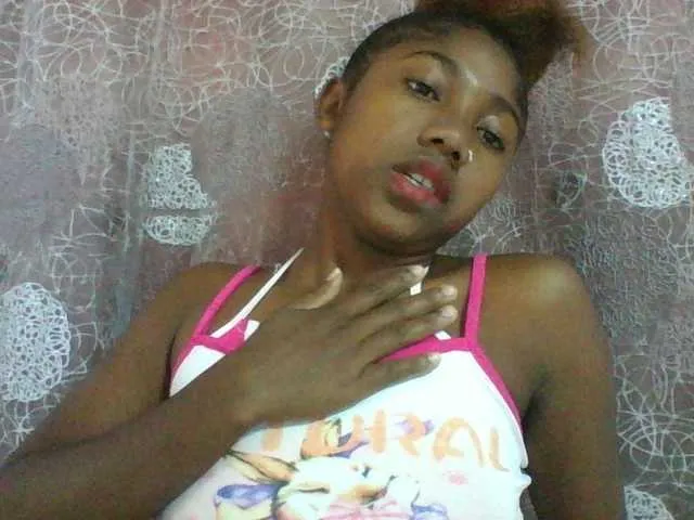 Live sex webcam photo for Annah21 #291028427