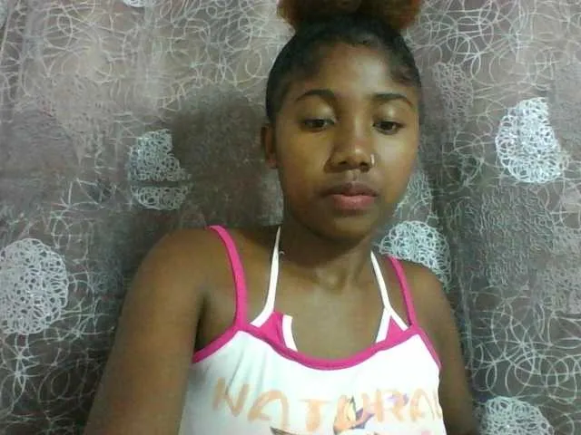 Live sex webcam photo for Annah21 #291052618