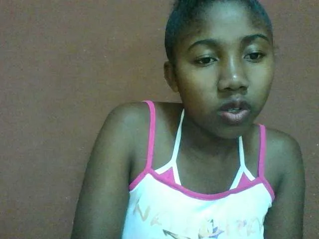 Live sex webcam photo for Annah21 #291144392