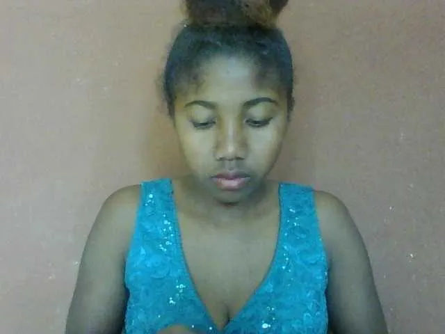 Live sex webcam photo for Annah21 #291205309